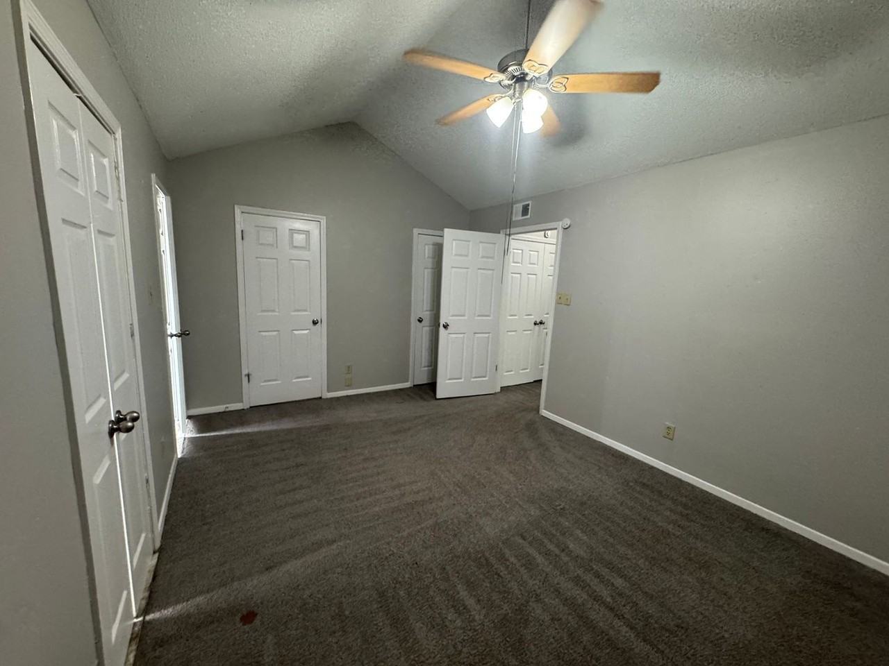 5252 Scottsdale Ave - Photo 5 of 11