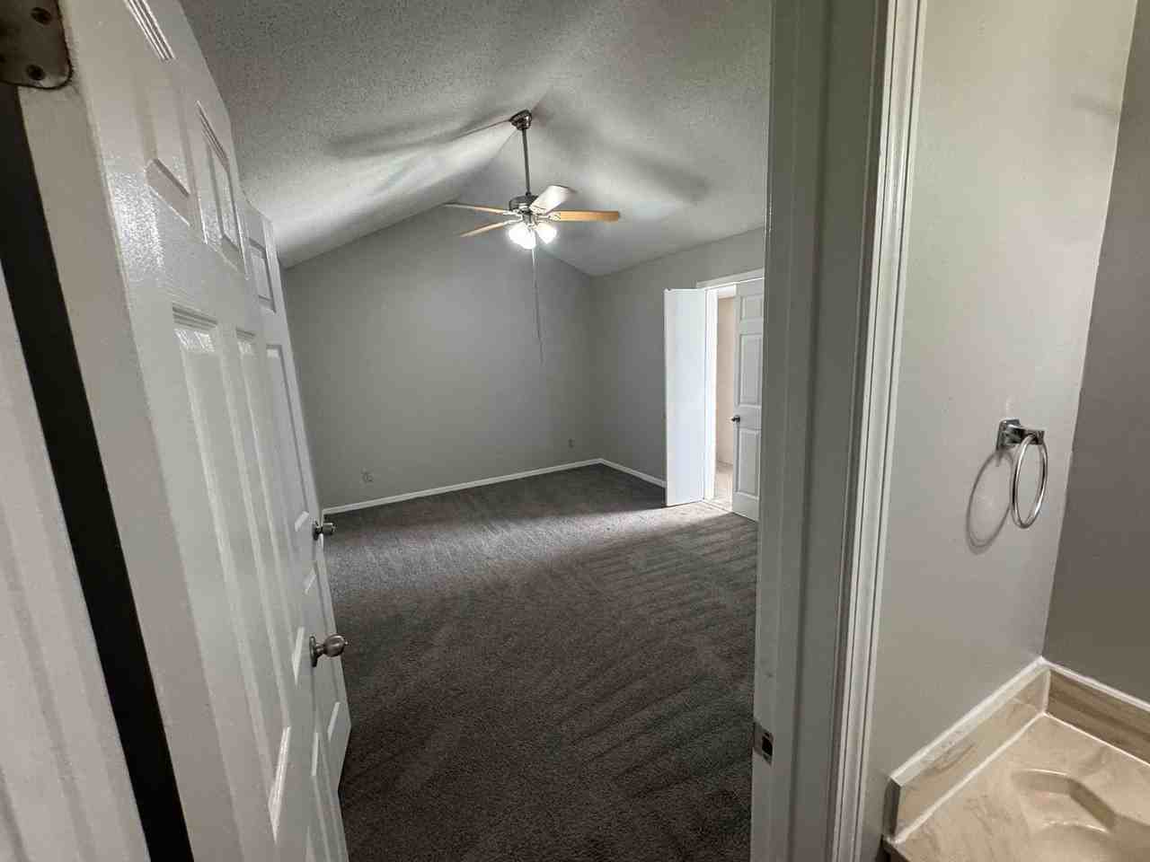 5252 Scottsdale Ave - Photo 7 of 11