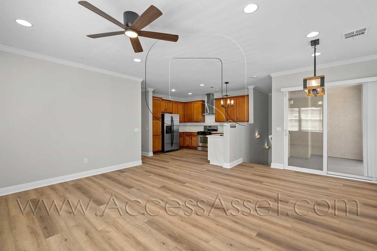15427 Park Point Ave #110 - Photo 4 of 25