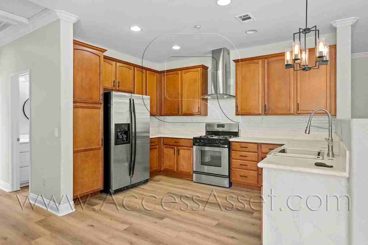 15427 Park Point Ave #110 - Photo 6 of 25