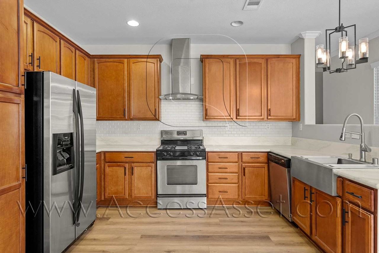 15427 Park Point Ave #110 - Photo 7 of 25