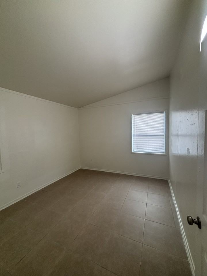 2 Malcolm Rd #2MALCOLMRD - Photo 3 of 10