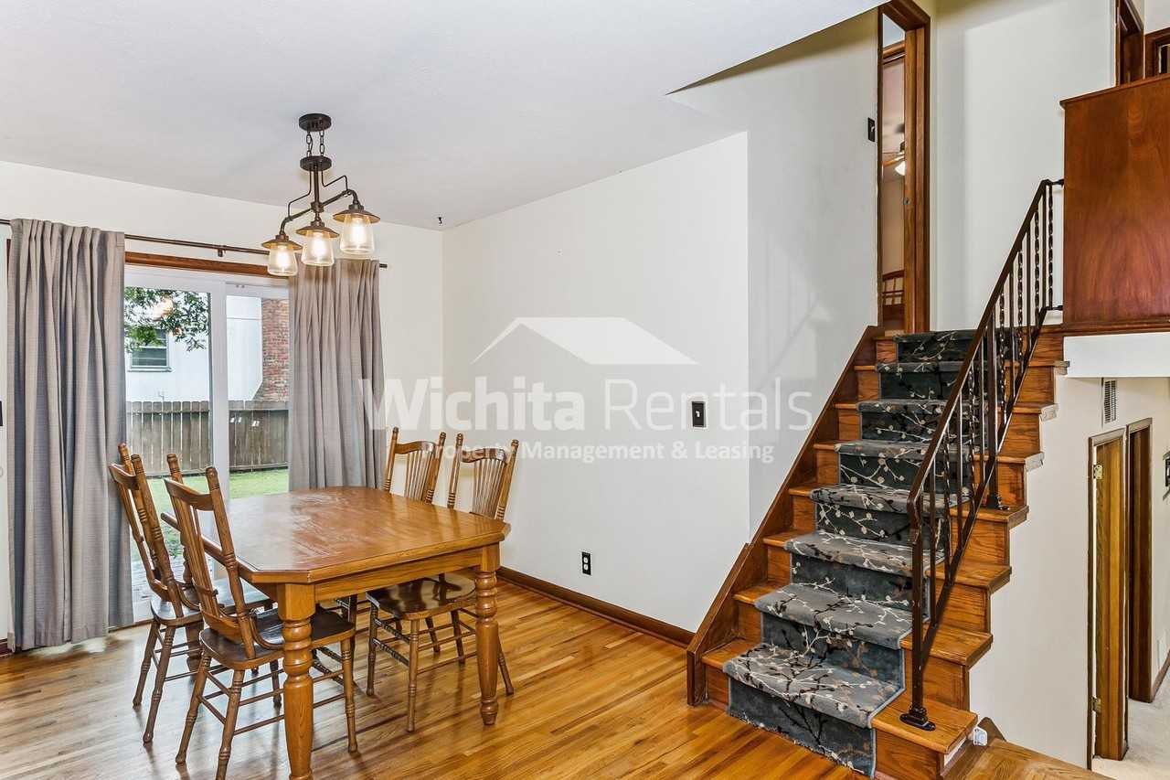 980 N Valleyview St - Photo 3 of 15