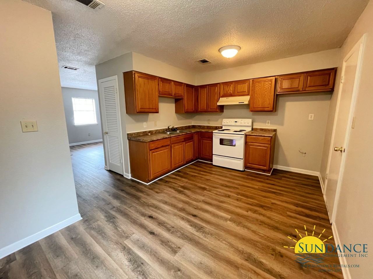 501 Landview Drive - Photo 2 of 8