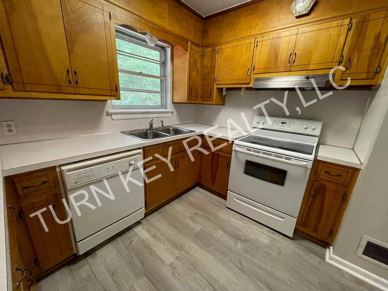 444 Harden Road - Photo 5 of 10