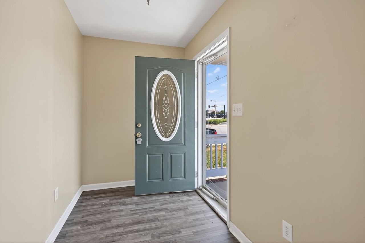 216 Lincoln St - Photo 3 of 18