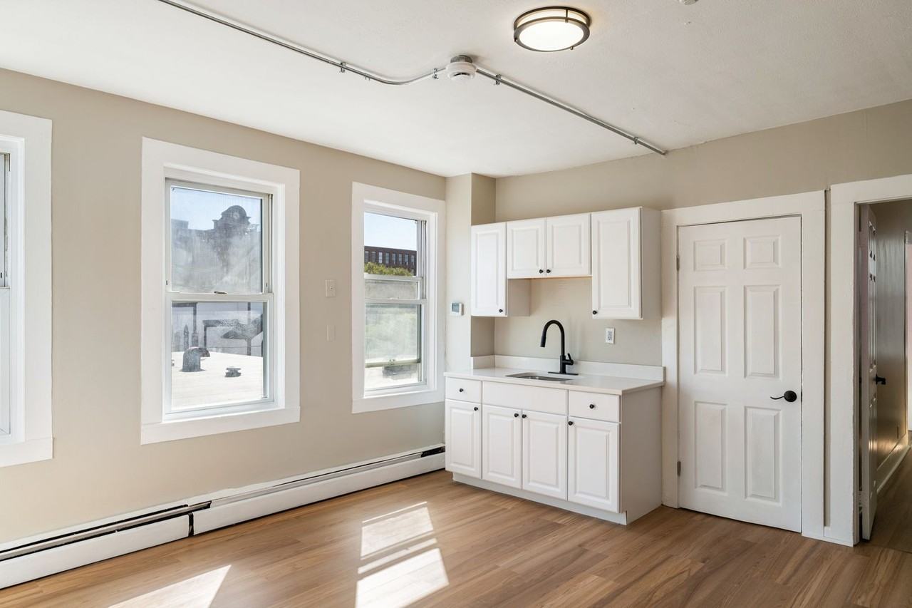 50 Common St - Photo 4 of 17