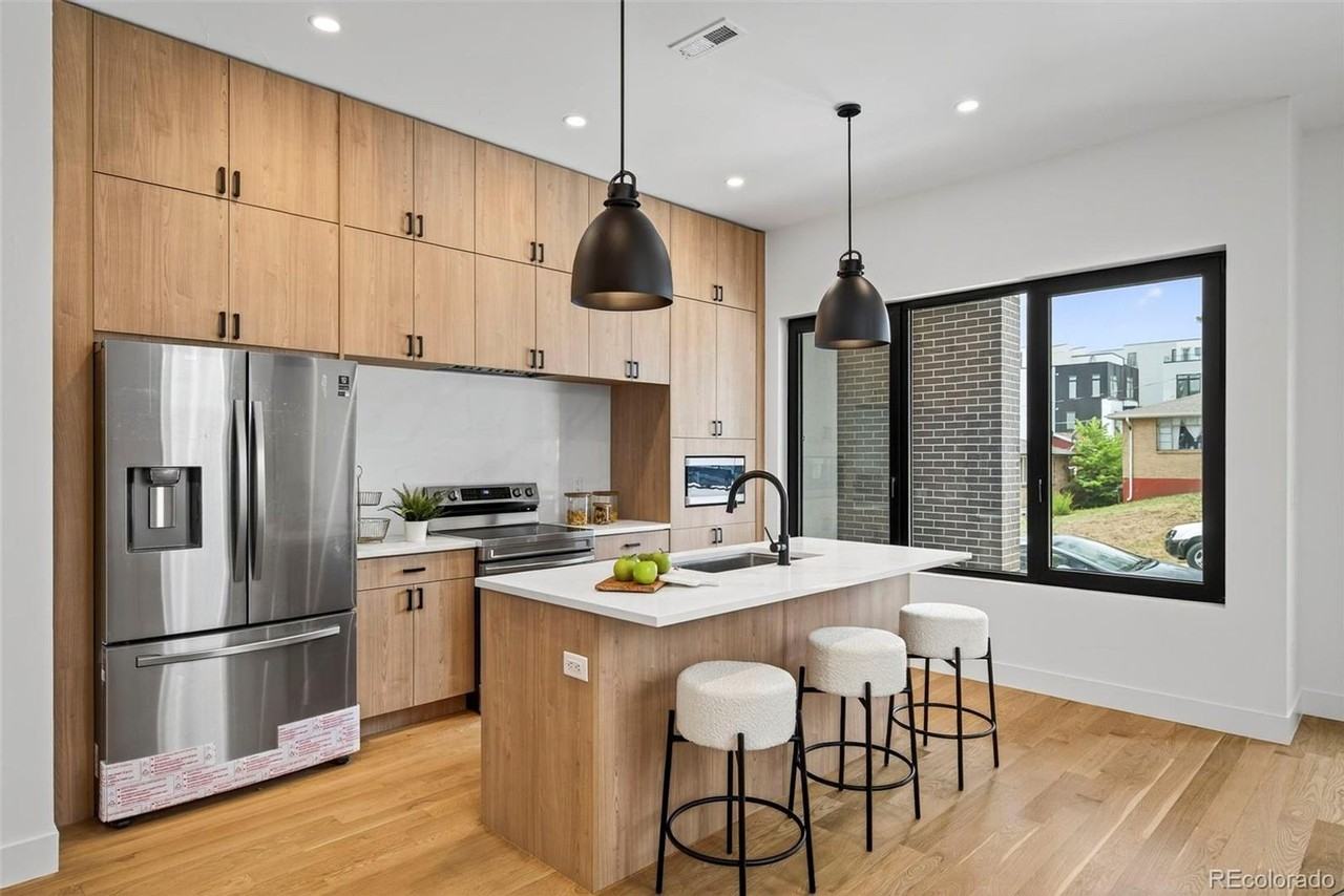 1254 Yates St - Photo 6 of 25
