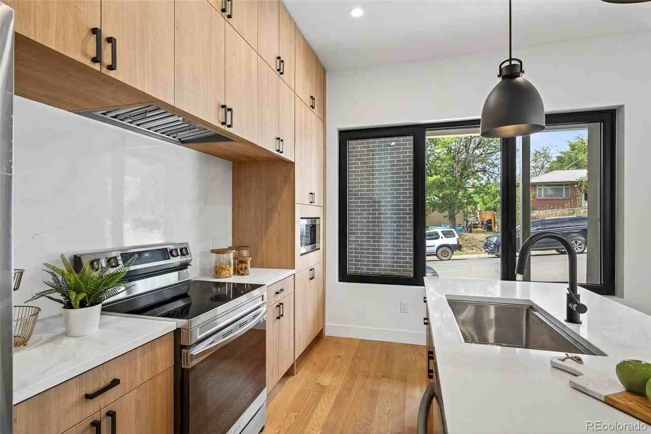 1254 Yates St - Photo 7 of 25