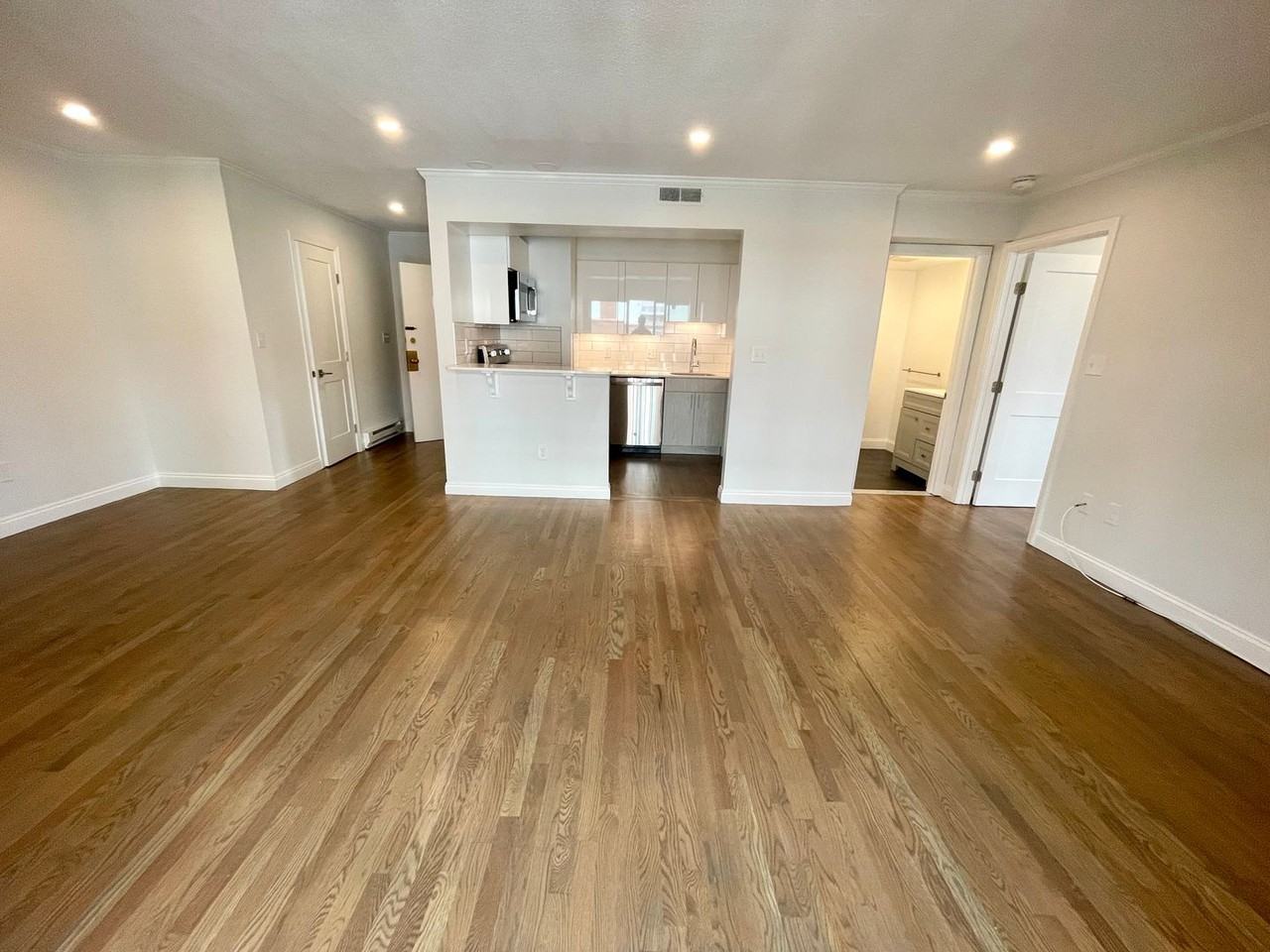 320 Hammond Pond Pkwy - Photo 3 of 15