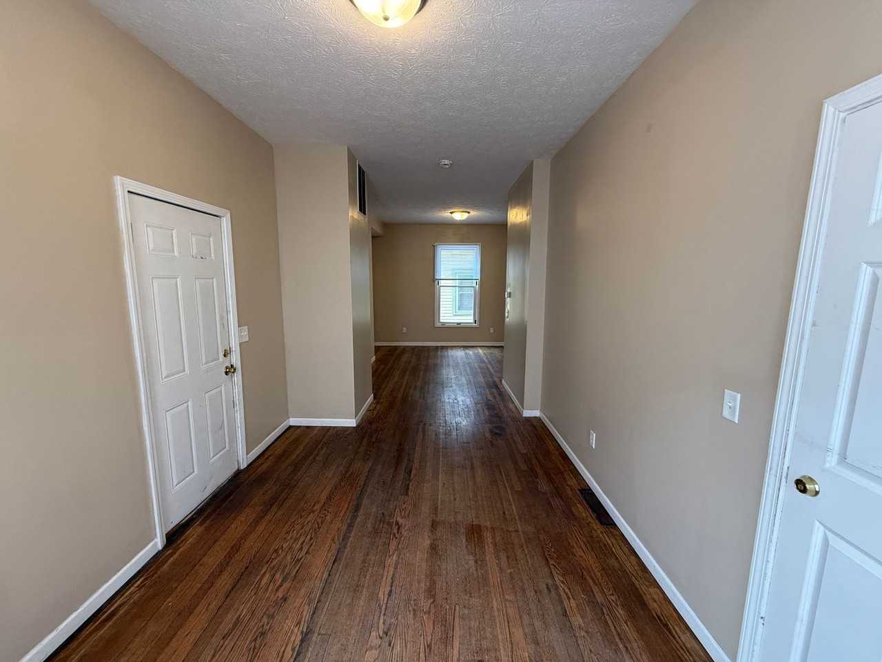 208 W Stadium Ave - Photo 2 of 11