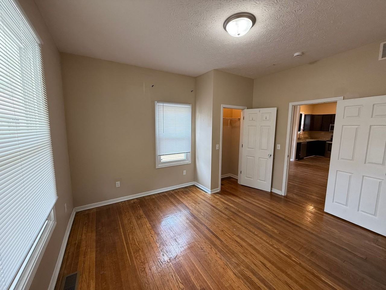 208 W Stadium Ave - Photo 4 of 11