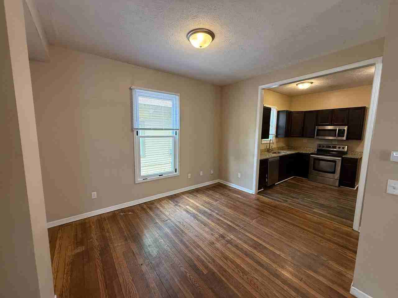 208 W Stadium Ave - Photo 5 of 11