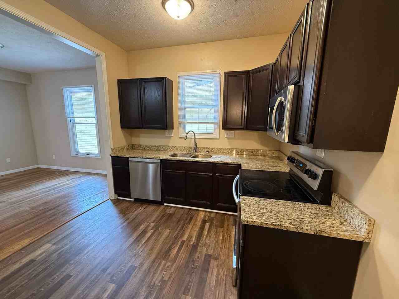 208 W Stadium Ave - Photo 7 of 11