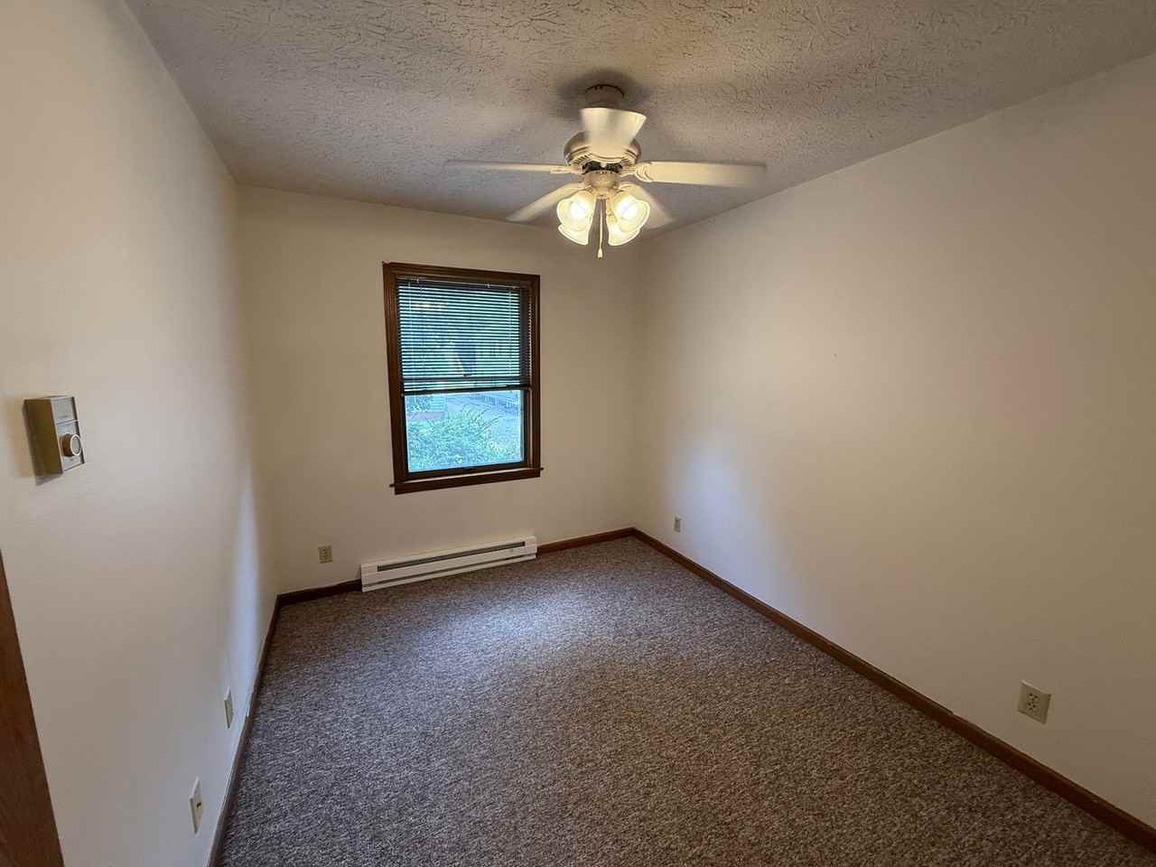 Leslie Manor Apartments - Photo 7 of 21