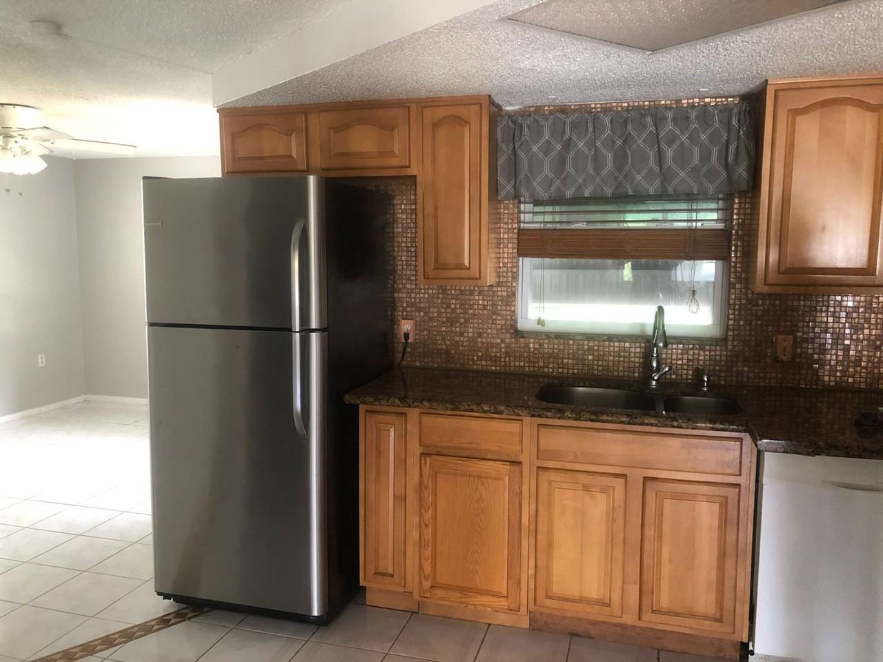 9411 Ledgestone Ln - Photo 6 of 11