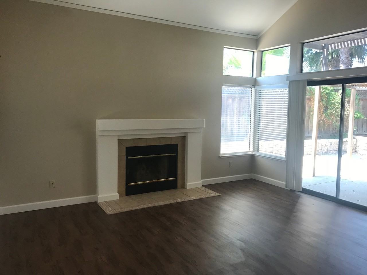 1725 Foxwood Dr - Photo 3 of 20