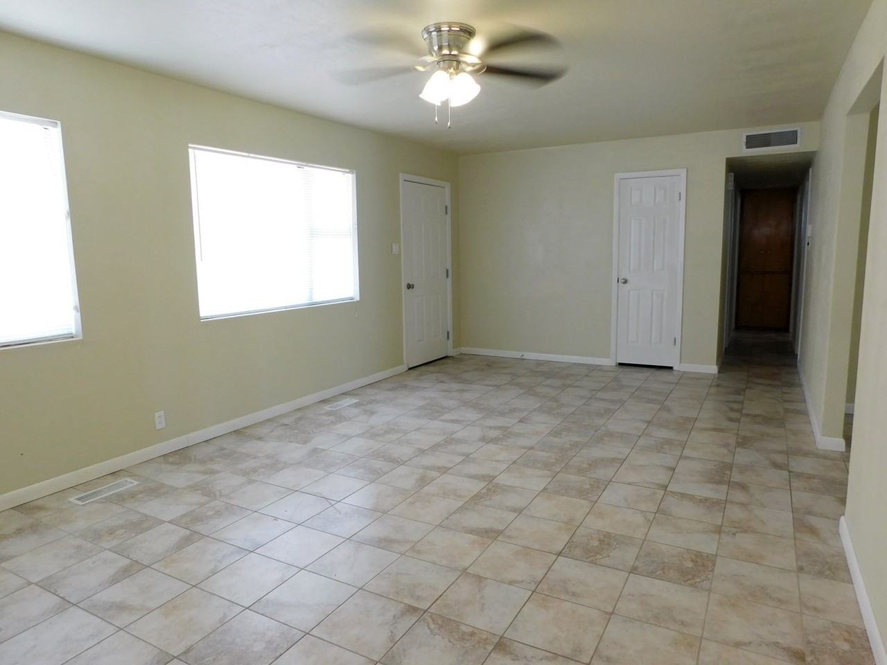 1309 S Silver Ave - Photo 2 of 19