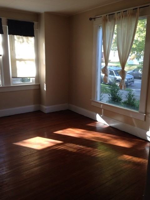131 E Oak St - Photo 2 of 9