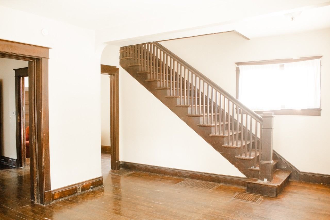 423 N Salisbury St - Photo 2 of 12