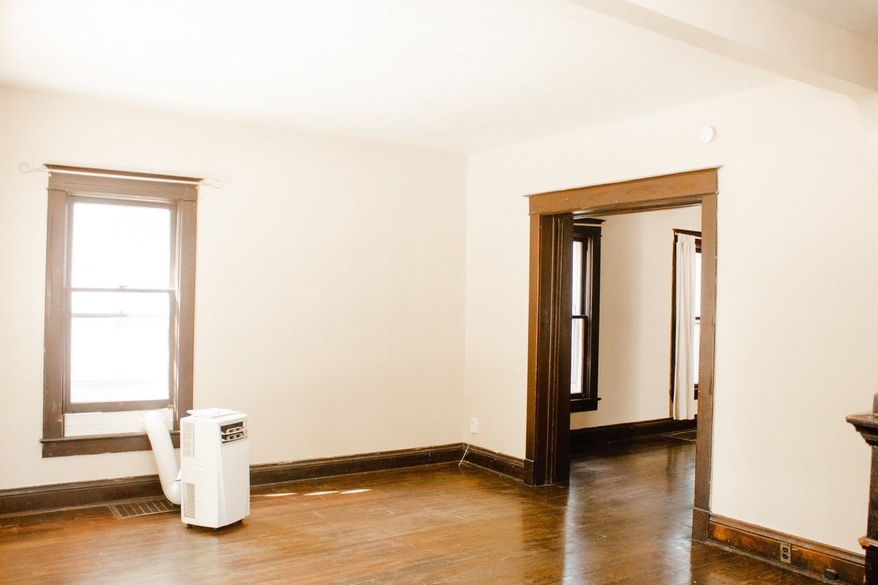 423 N Salisbury St - Photo 5 of 12