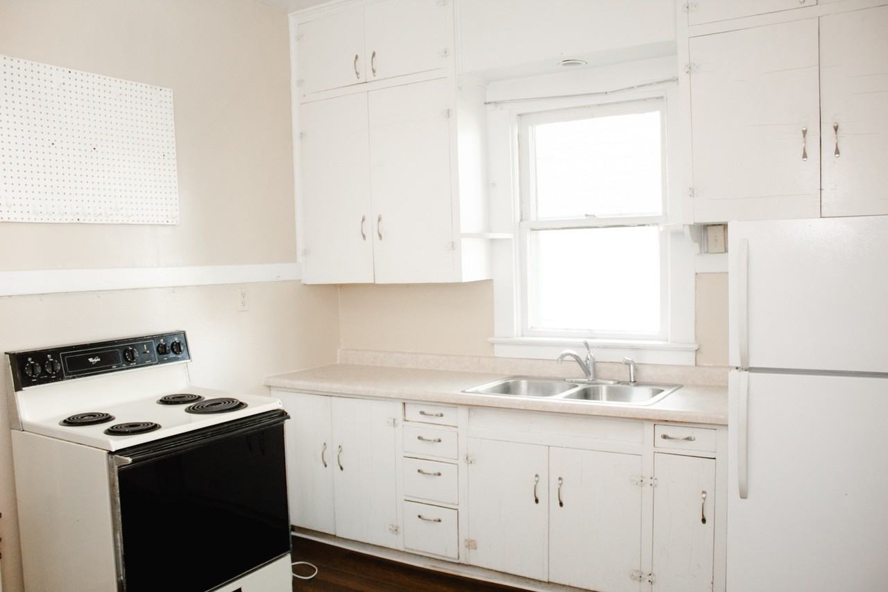 423 N Salisbury St - Photo 6 of 12