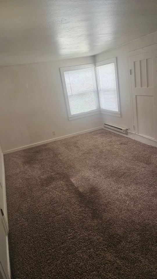 222 1/2 42nd St Sw - Photo 4 of 6