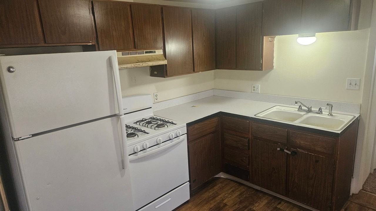 222 1/2 42nd St Sw - Photo 5 of 6