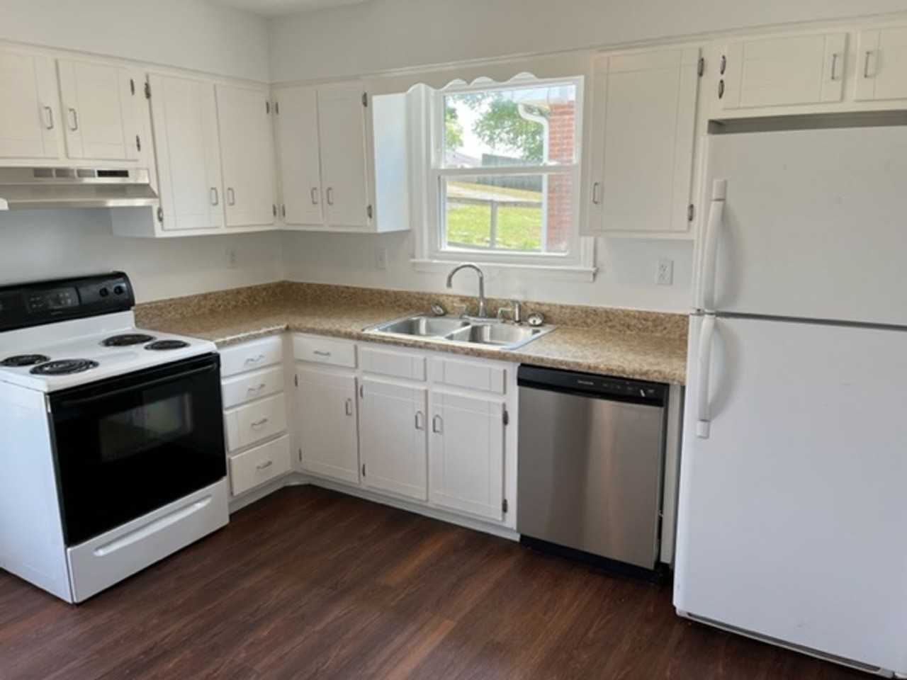 254 35th Ave N - Photo 4 of 10