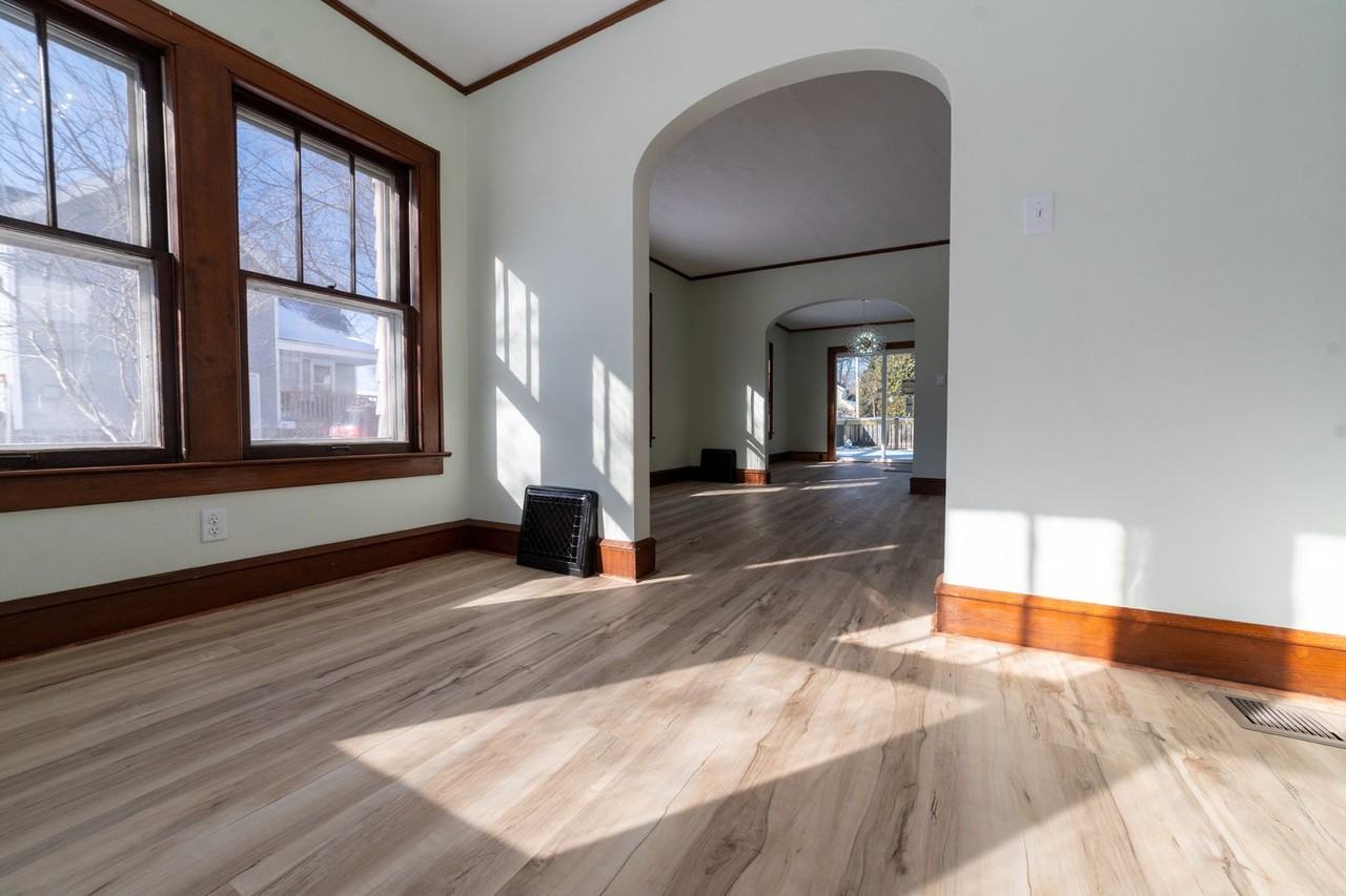 1138 W Elsie St - Photo 2 of 16