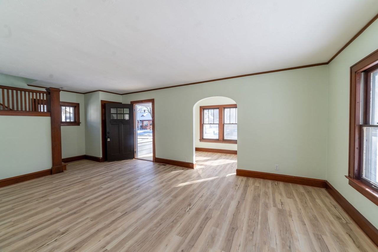 1138 W Elsie St - Photo 3 of 16