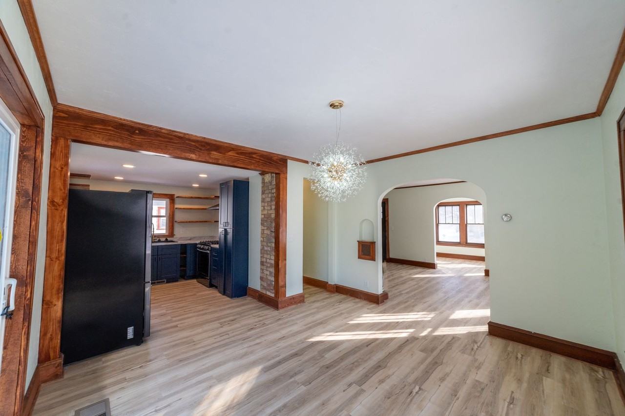 1138 W Elsie St - Photo 4 of 16