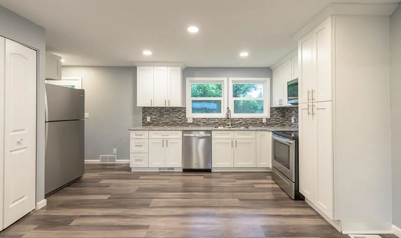 1125 Windsor Dr - Photo 4 of 20