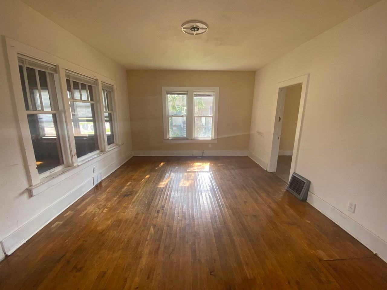 420 Elm St - Photo 5 of 12