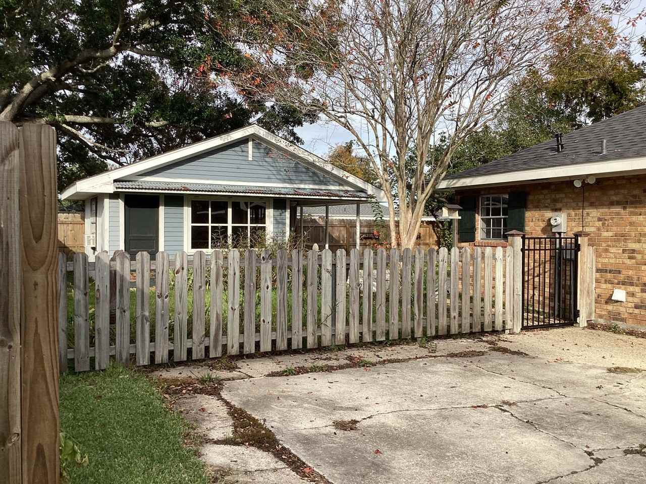 205 Belmont Dr - Photo 2 of 17