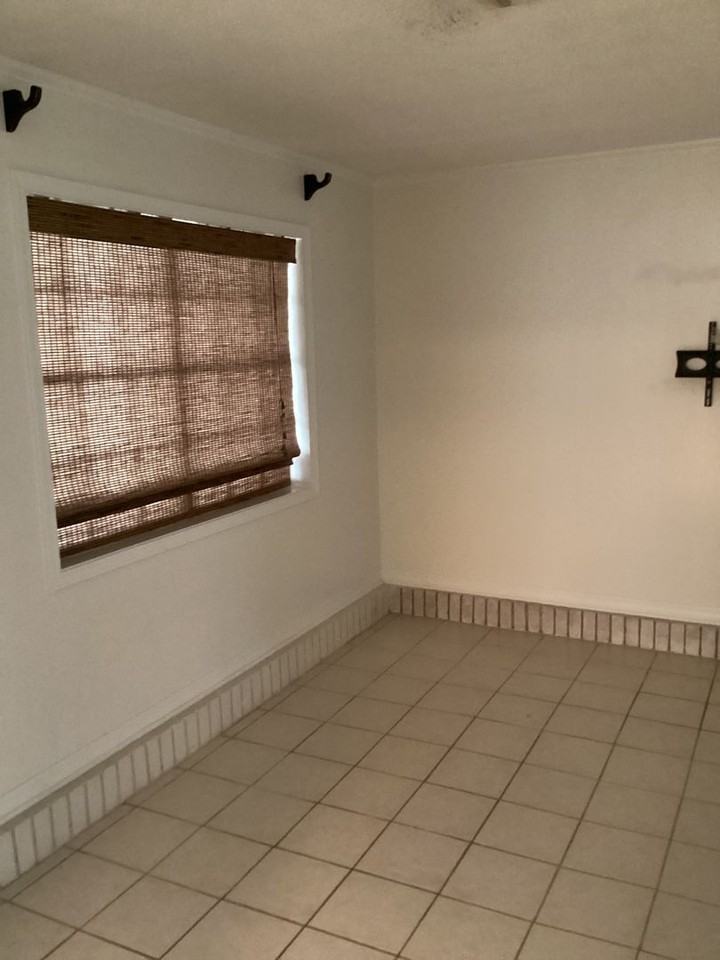 205 Belmont Dr - Photo 6 of 17