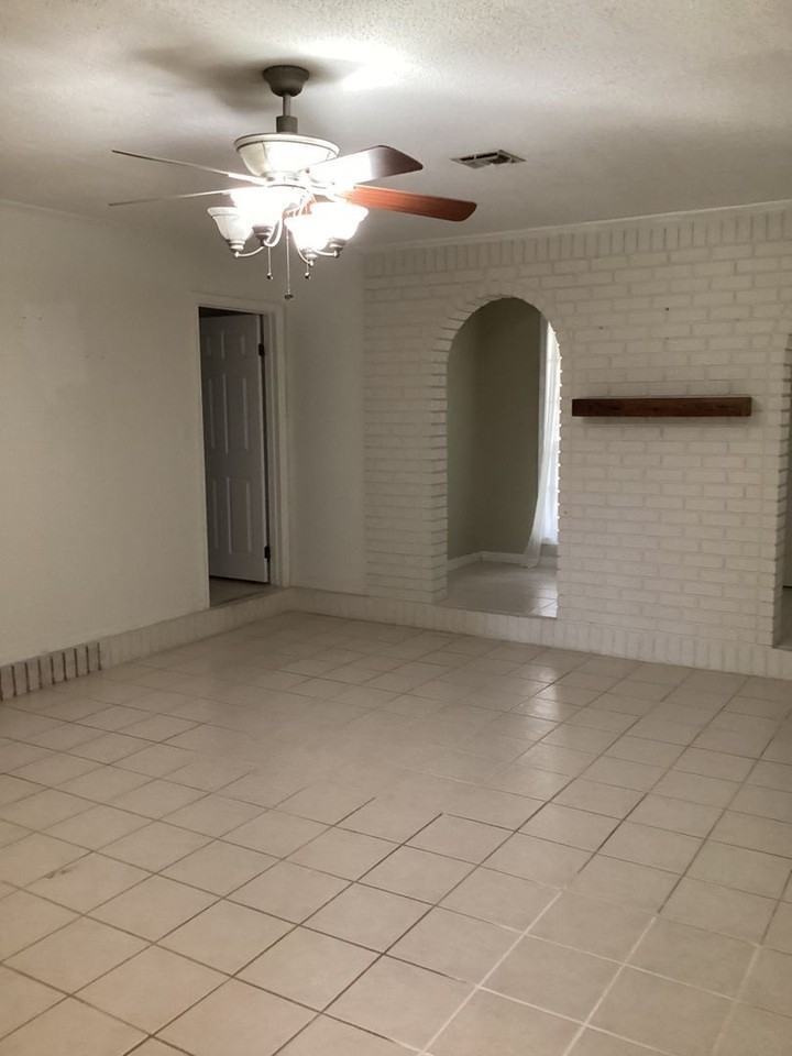 205 Belmont Dr - Photo 7 of 17