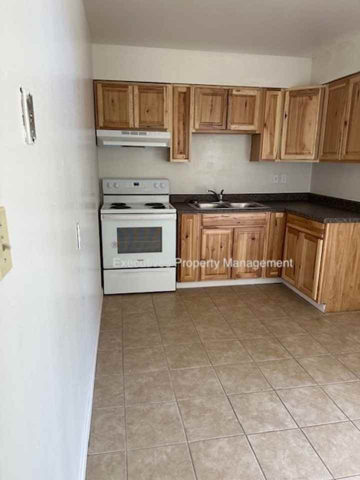 1200 Kings Ave - Photo 2 of 10