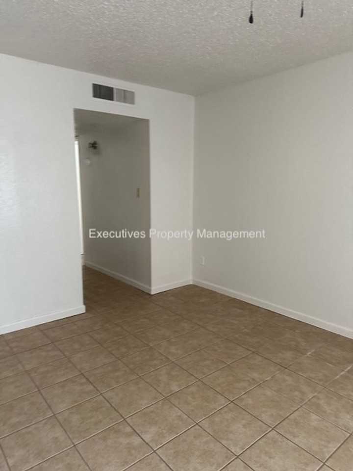 1200 Kings Ave - Photo 5 of 10