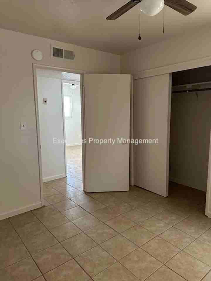 1200 Kings Ave - Photo 7 of 10