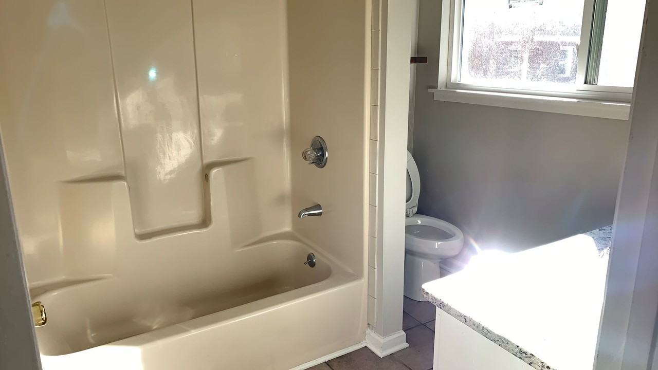 1701 Yaupon Dr #F - Photo 7 of 13