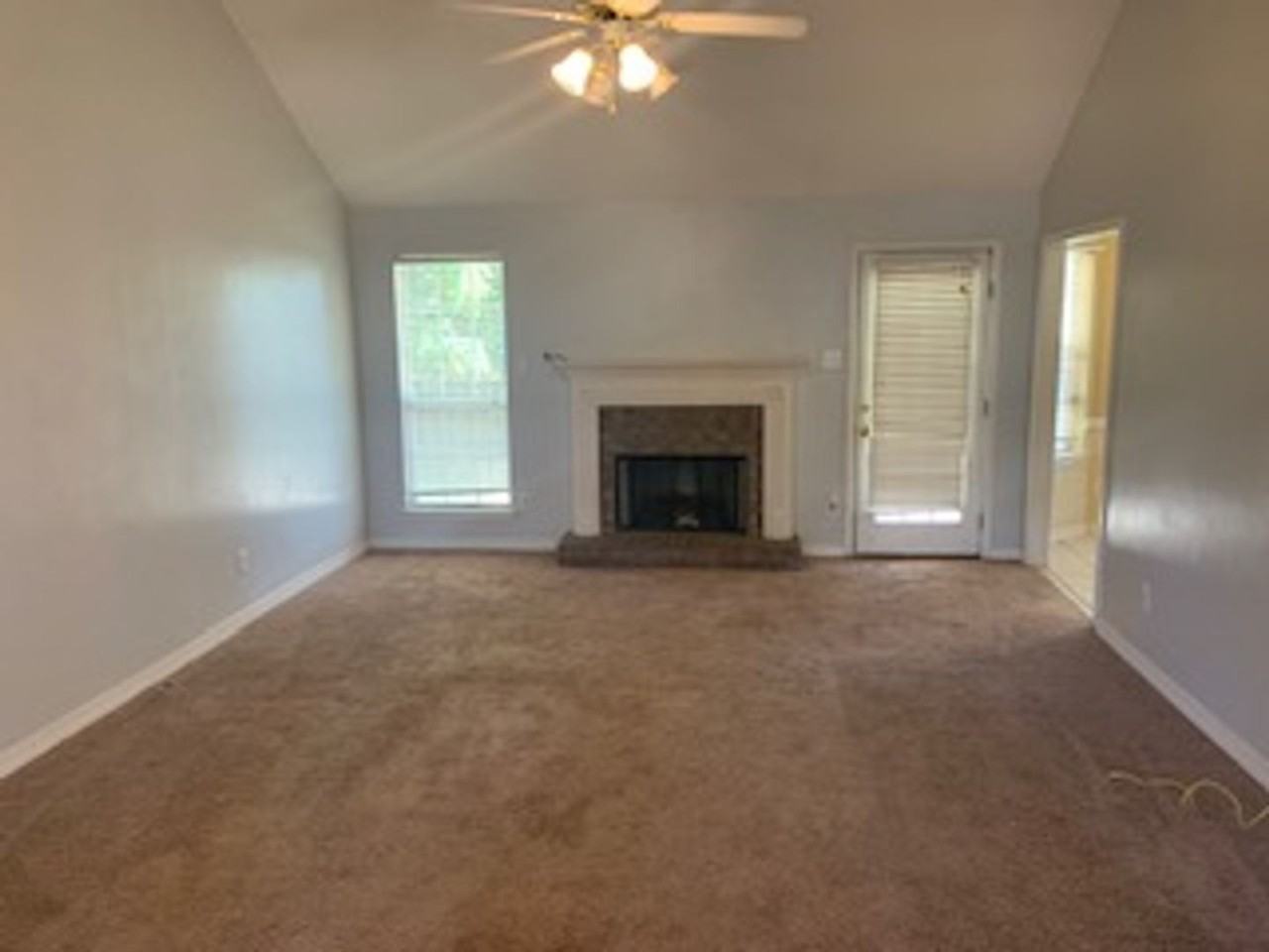 9723 Chambers Dr - Photo 2 of 13