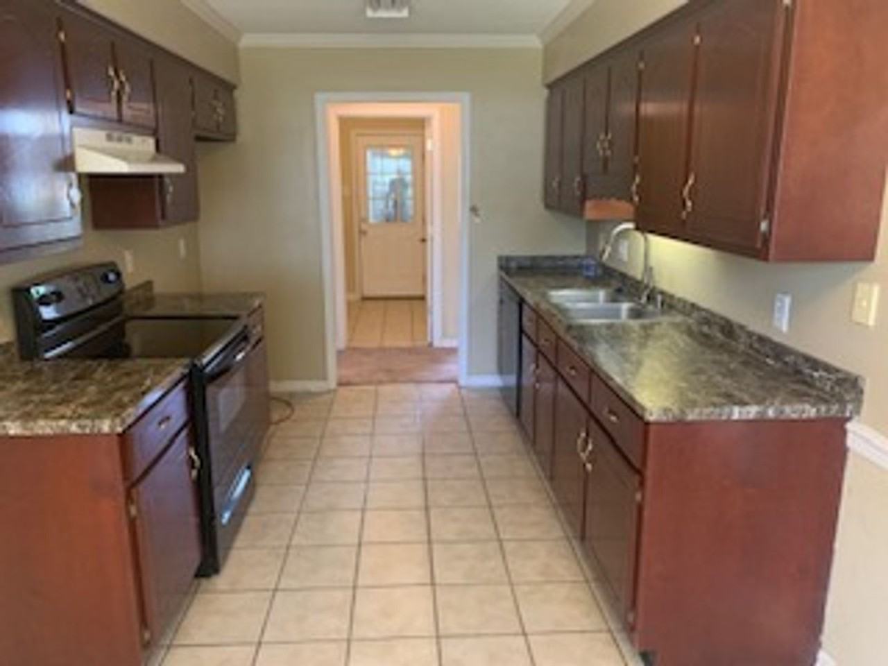 9723 Chambers Dr - Photo 3 of 13