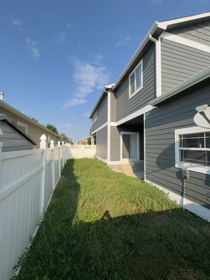 4326 Mariposa Ln - Photo 4 of 44