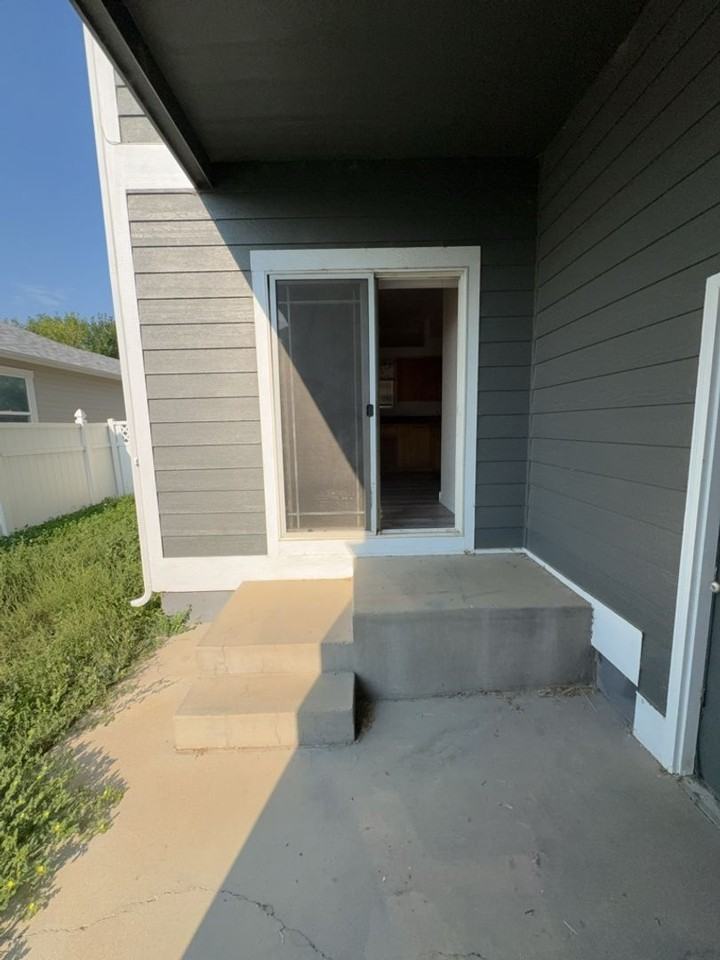 4326 Mariposa Ln - Photo 5 of 44