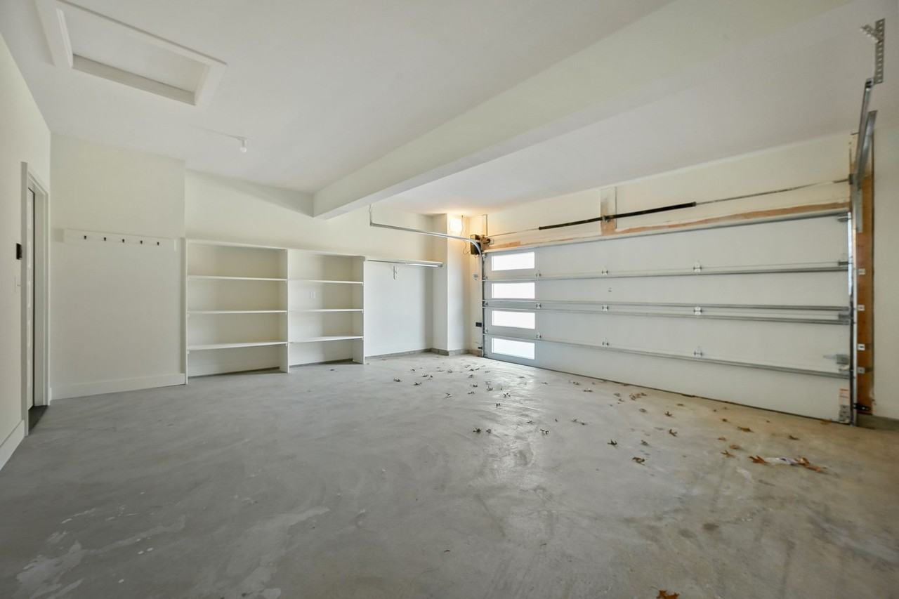 212 E Maplewood Ln - Photo 3 of 23