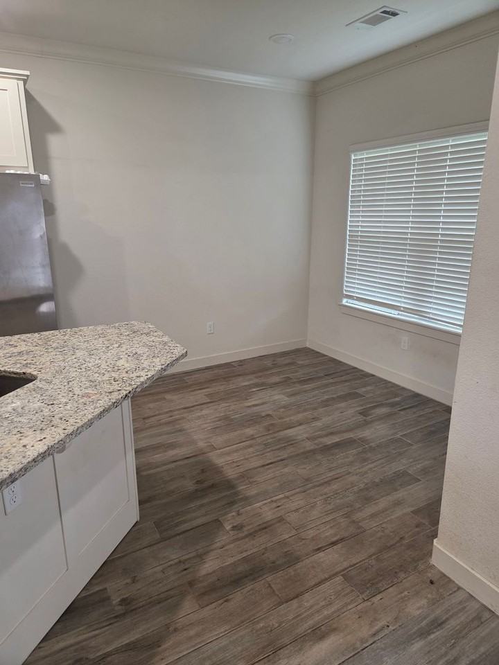 2143 Sweetwater Ranch Ave - Photo 4 of 15