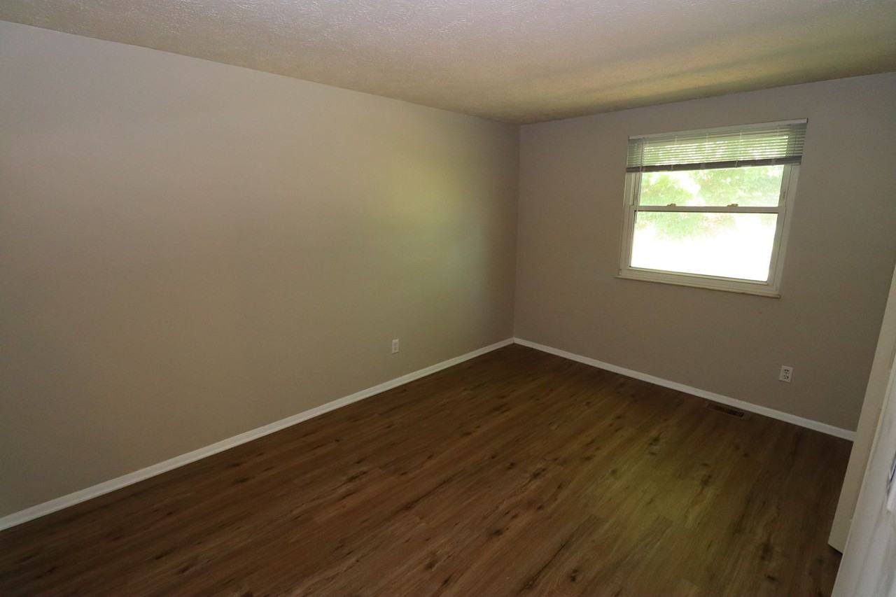 1323 Dogwood Ct - Photo 3 of 13