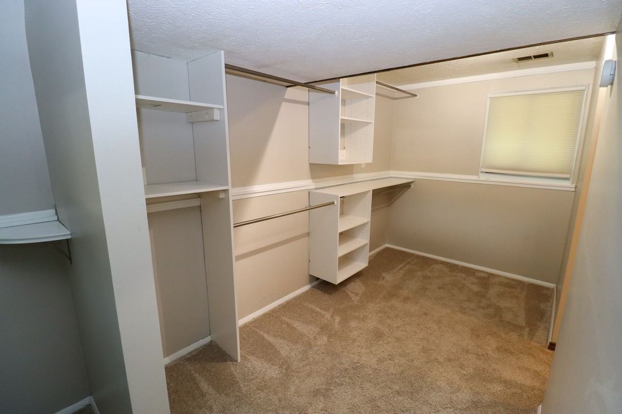 1323 Dogwood Ct - Photo 7 of 13