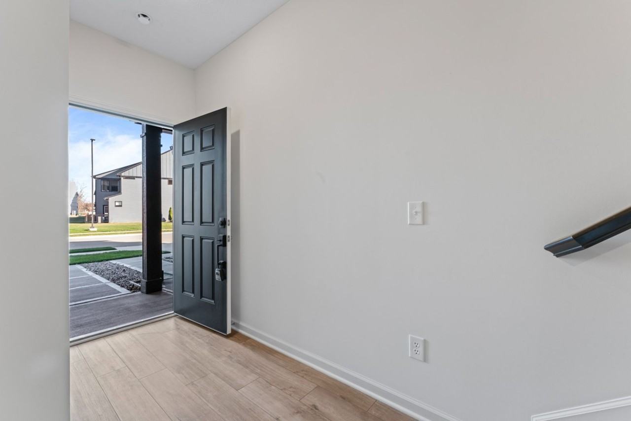 9672 Oleander Dr - Photo 4 of 36